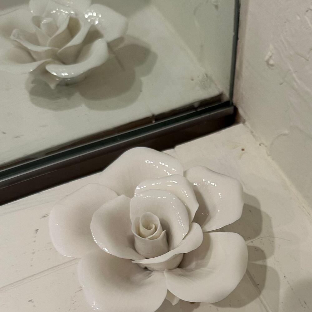 Godinger Florentine Porcelain White Rose Flower Candle Holder read